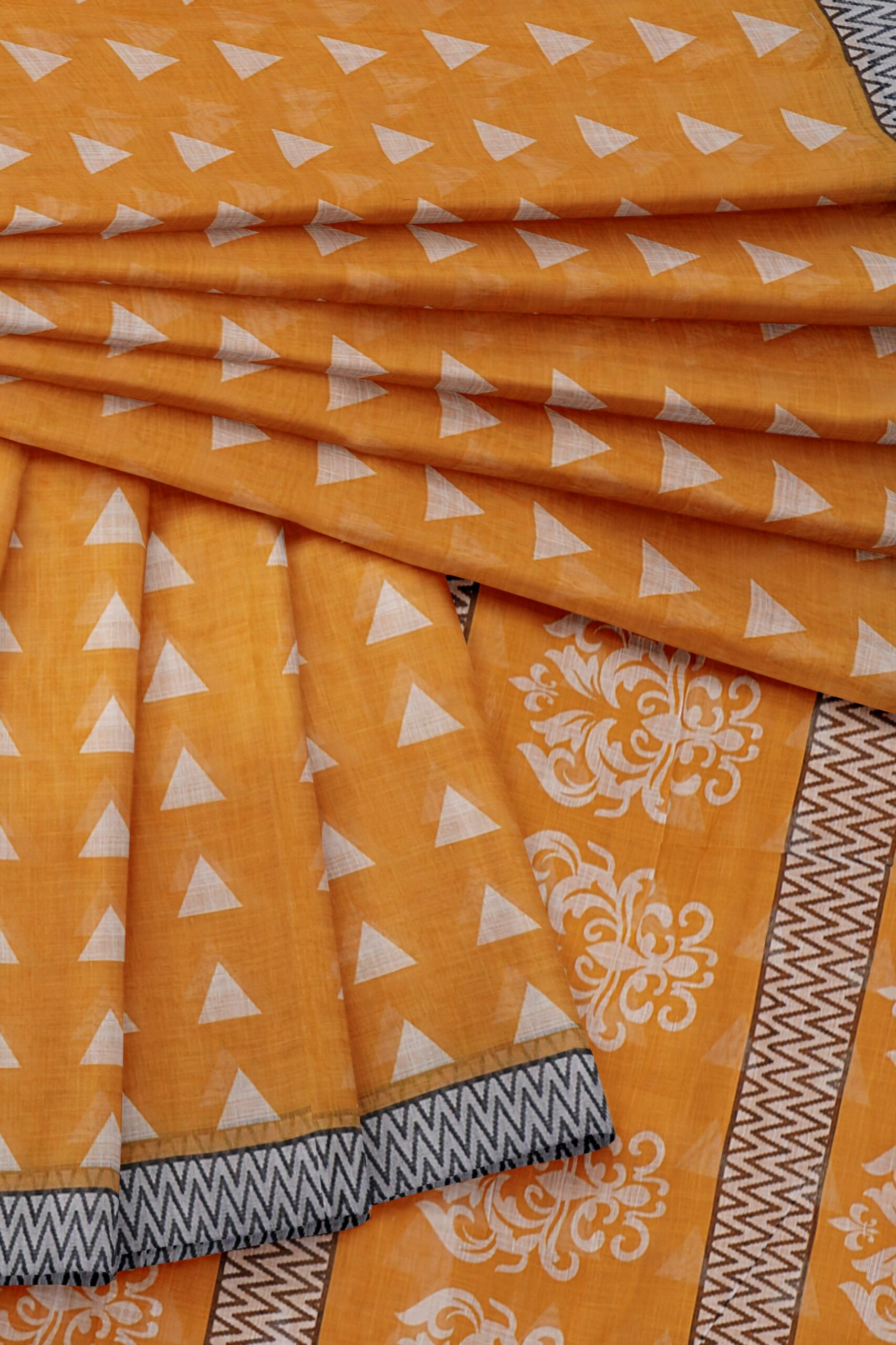 Yellow saree with white border - Image 5