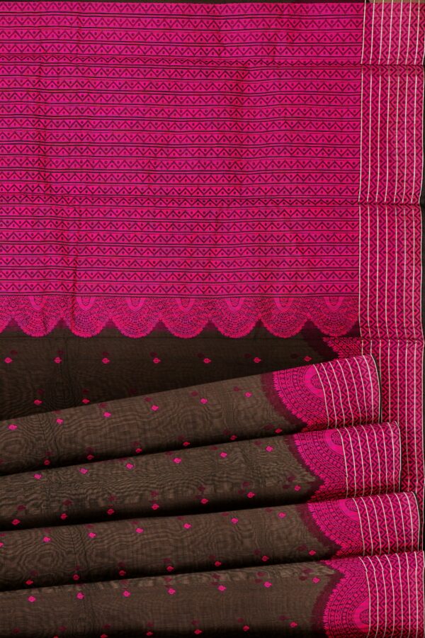Brown saree with pink border - Image 4