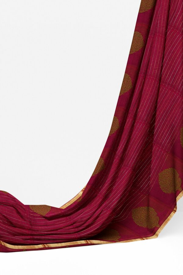 Maroon saree with golden colour border - Image 3