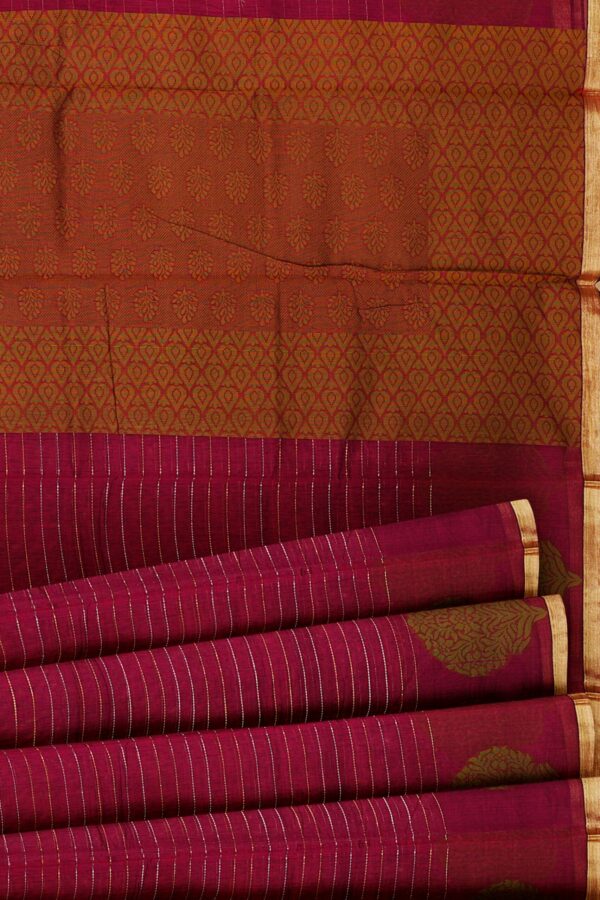 Maroon saree with golden colour border - Image 4