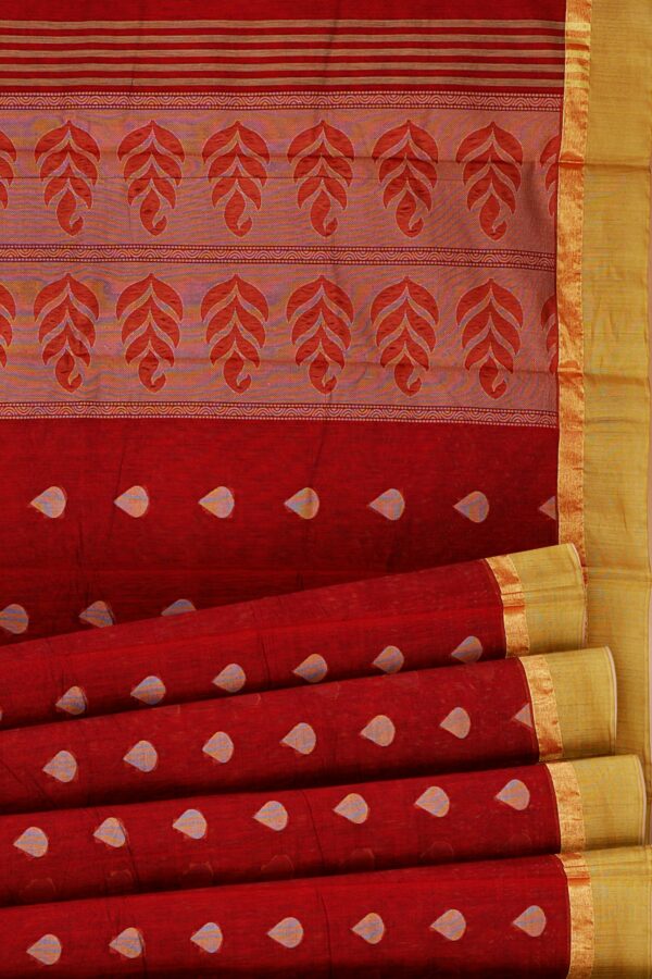 Red saree with golden colour border - Image 4
