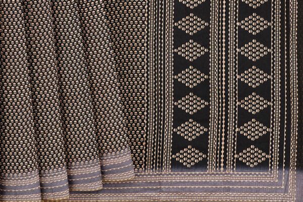 Black saree with grey border - Image 4