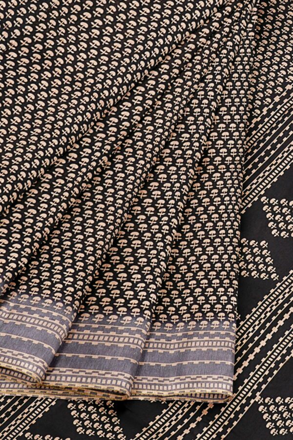 Black saree with grey border - Image 6