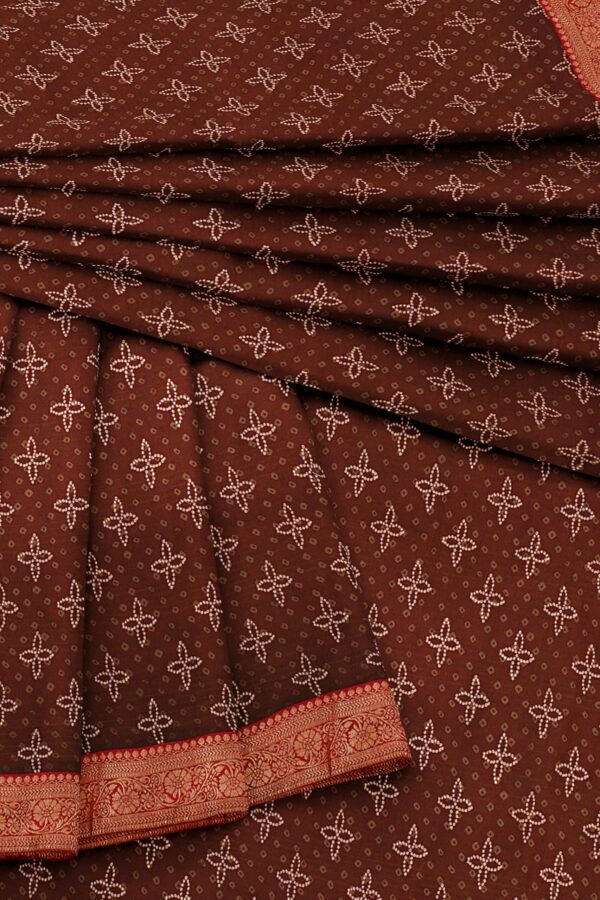 Brown saree with red golden colour border - Image 5