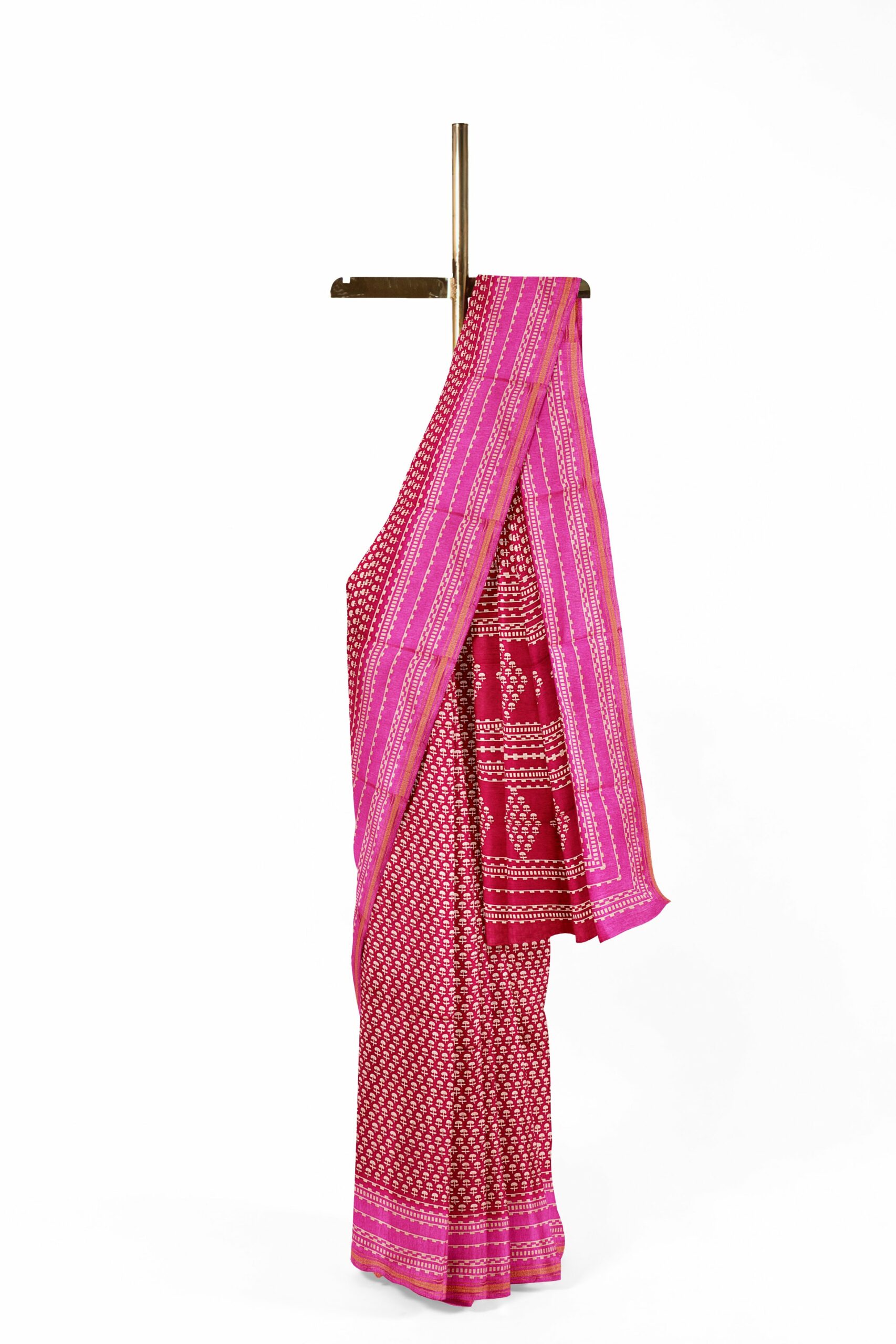 Magenta saree with pink border - Image 2