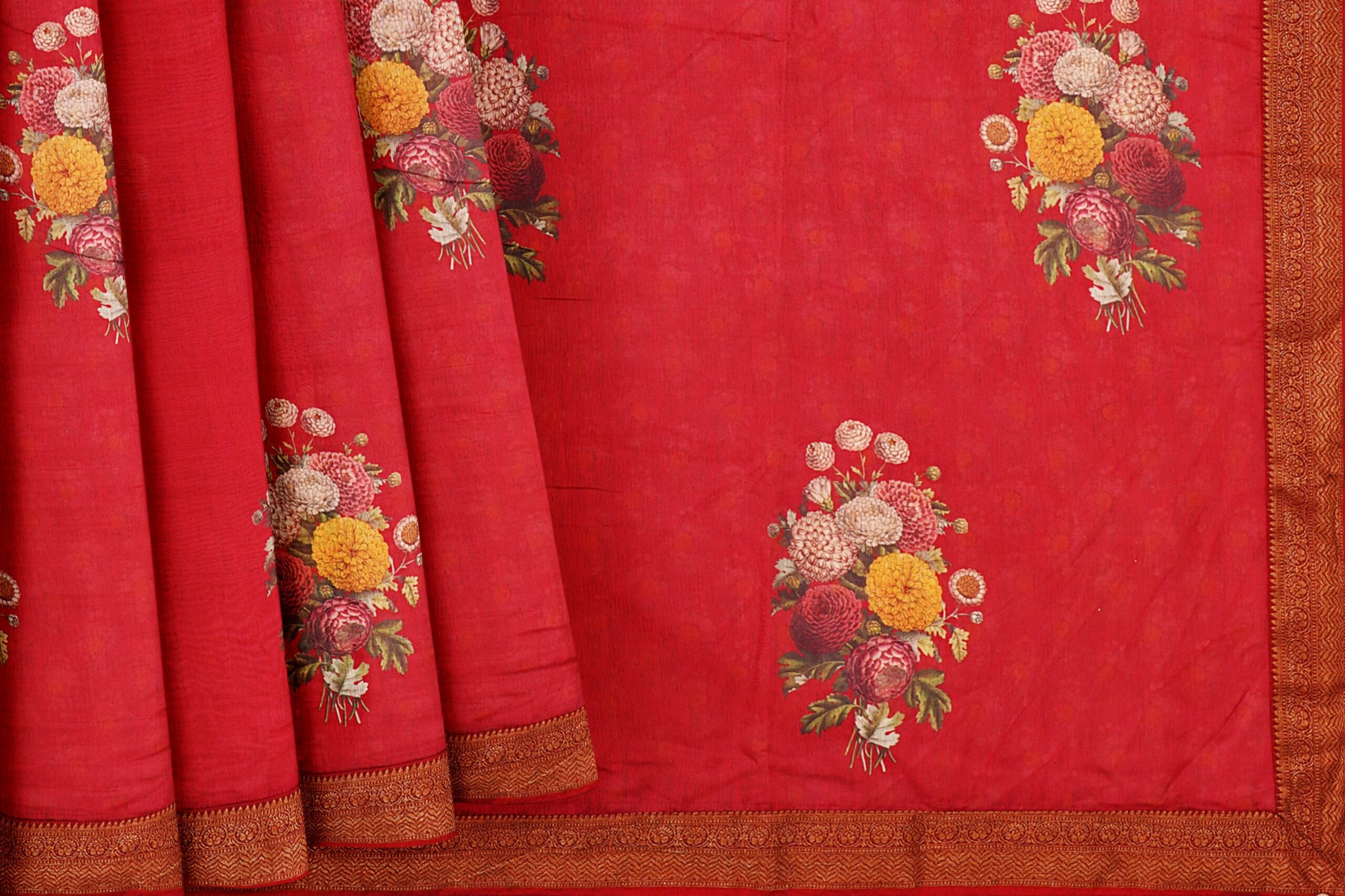 Red saree with golden border - Image 4