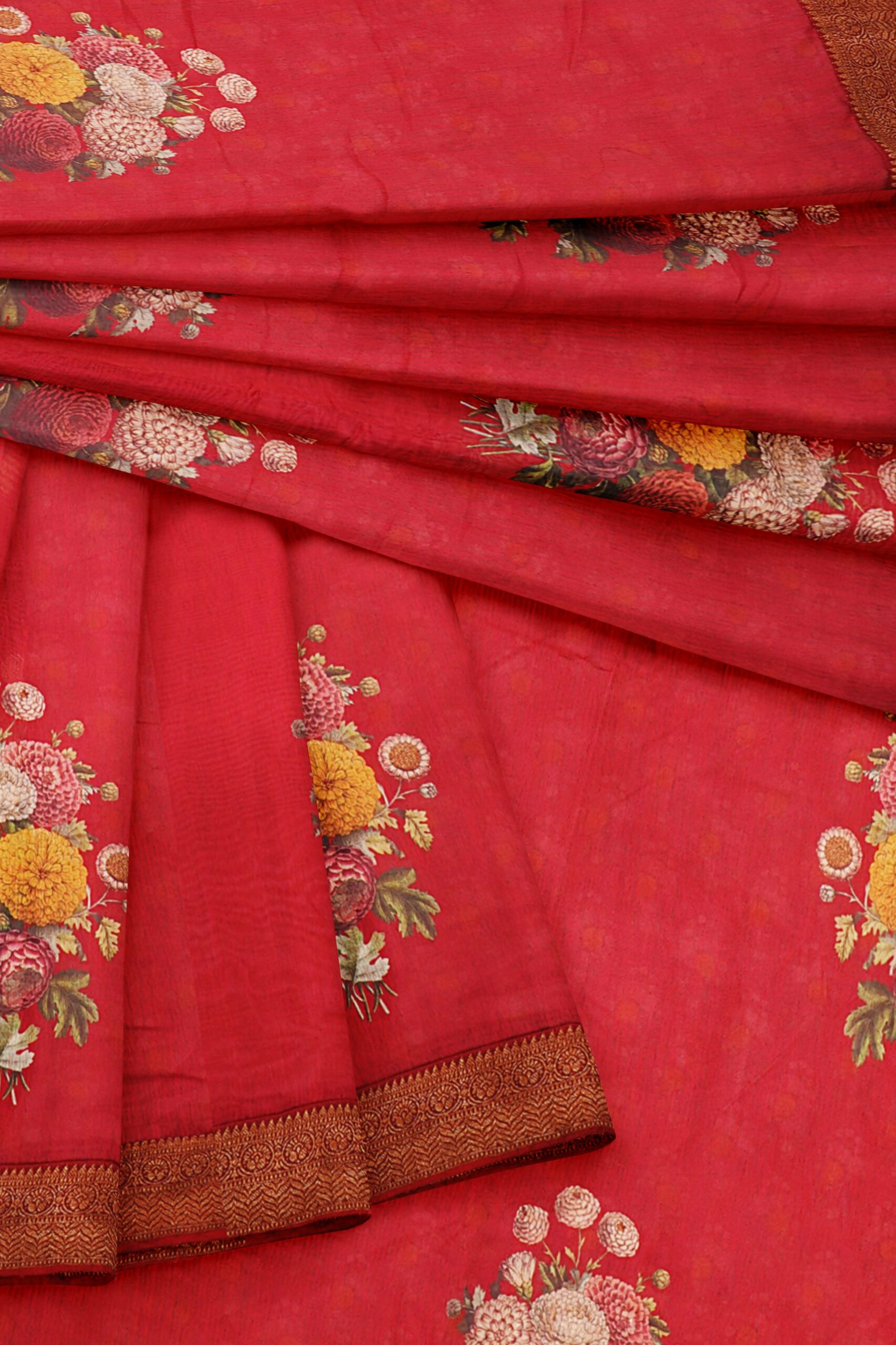 Red saree with golden border - Image 5
