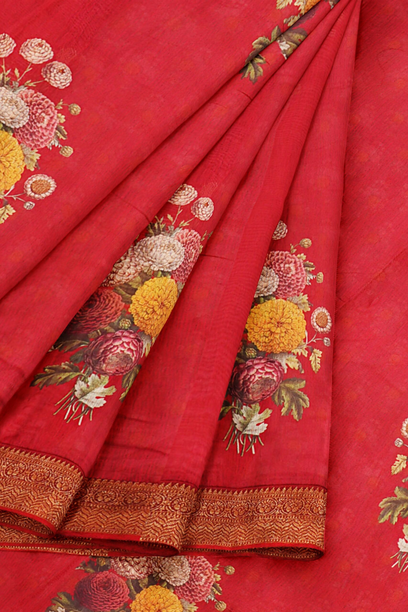 Red saree with golden border - Image 6