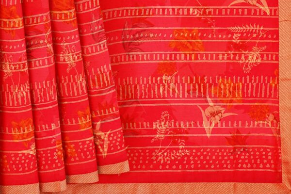 Red saree with golden colour border - Image 4
