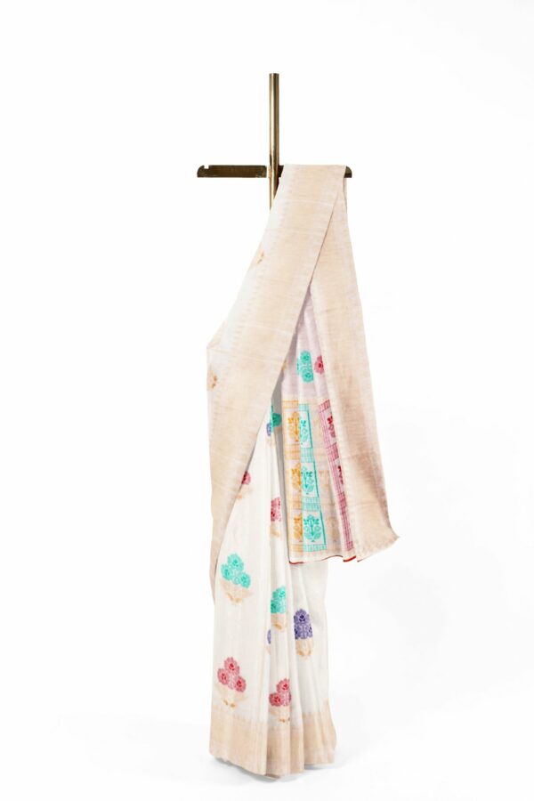 White saree with light golden colour border - Image 2