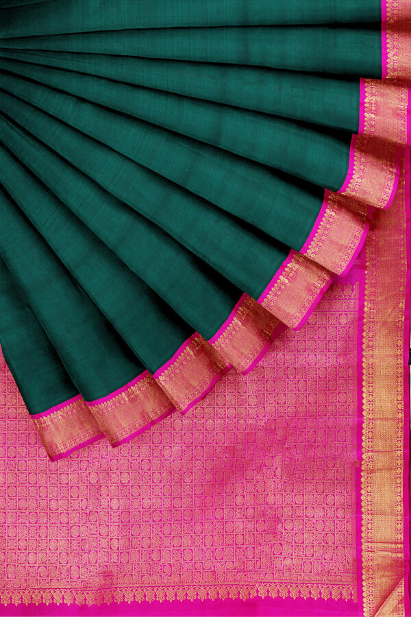 sri kumaran stores kanchipuram silk saree dark green saree with golden pink border 4
