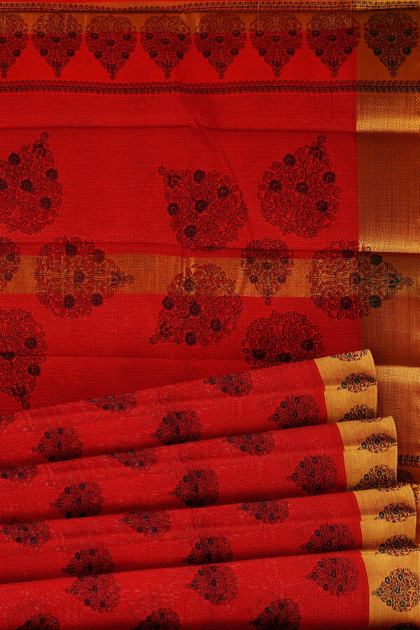 sri kumaran stores semi silk cotton printed red saree with golden border 4