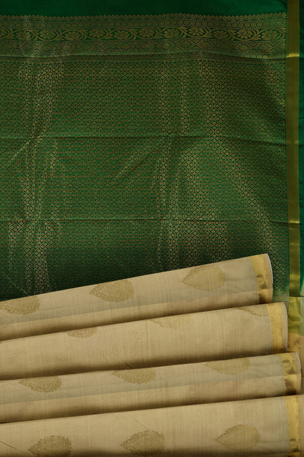 sri kumaran stores soft silk half white saree with golden border 4