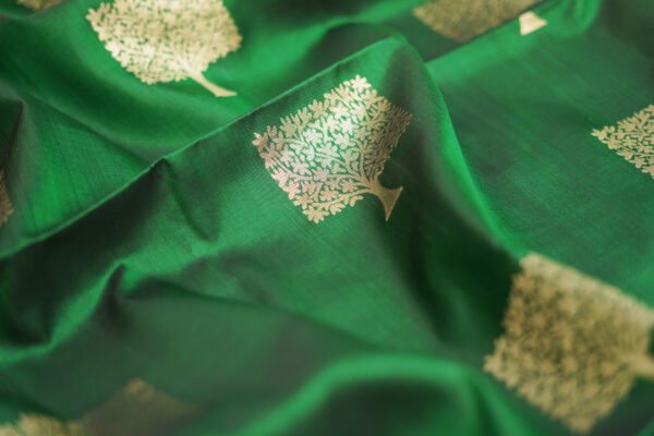 sri kumaran stores soft silk saree dark green saree with golden border 1 4