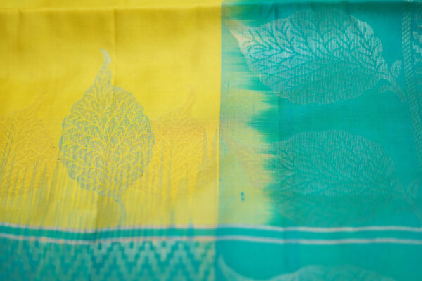 sri kumaran stores soft silk saree light yellow saree with sky blue border 4