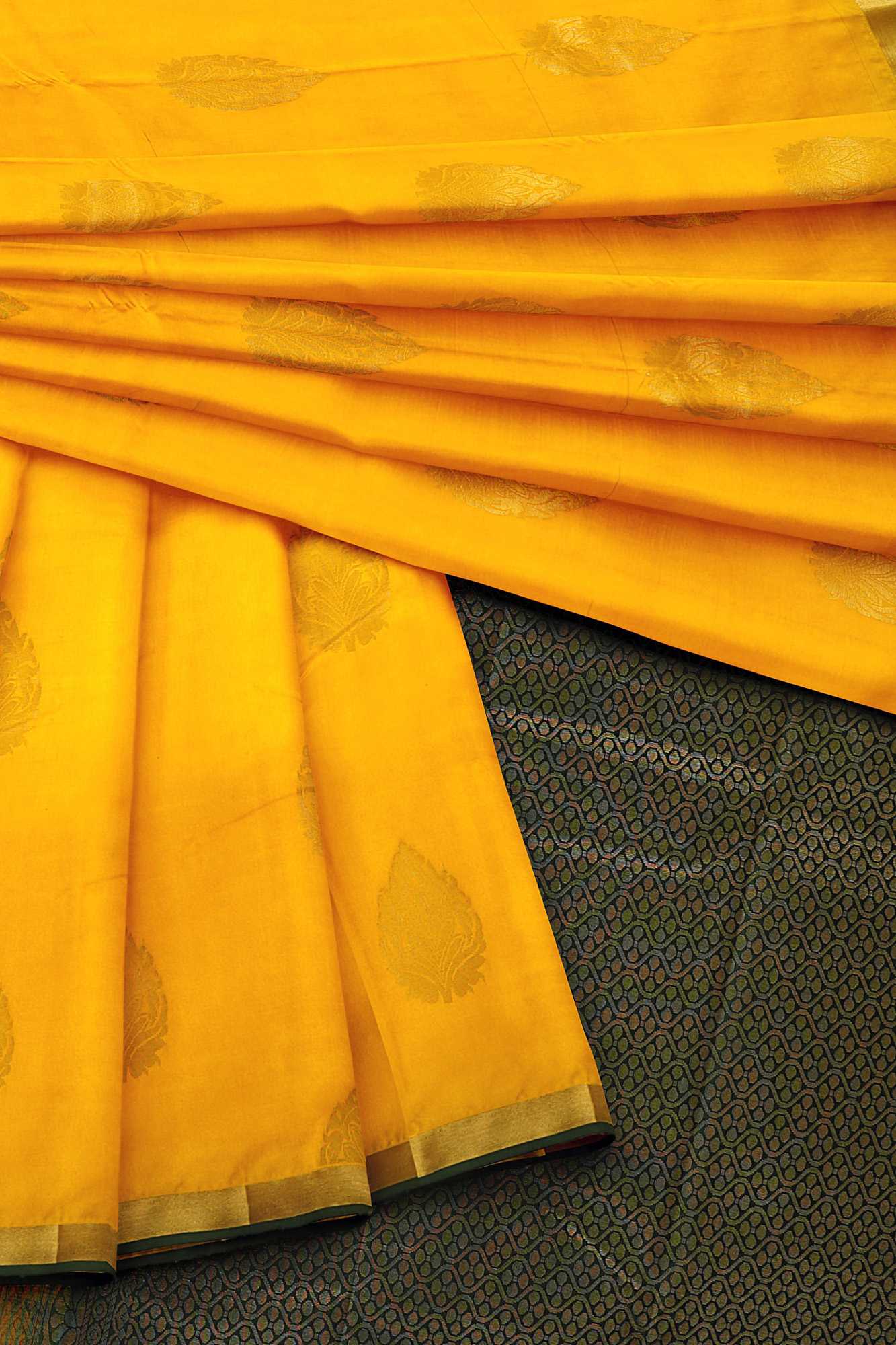 sri kumaran stores soft silk yellow saree with golden border 5
