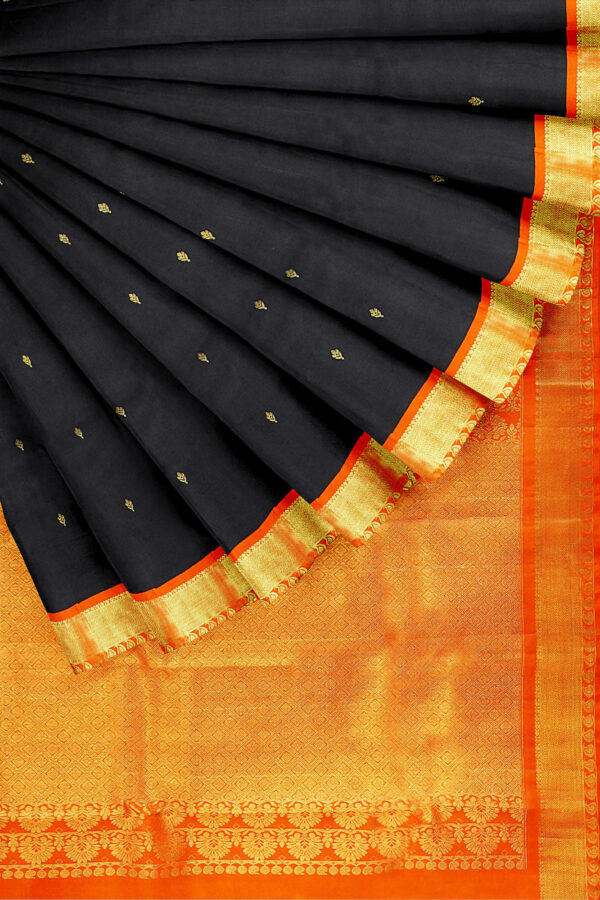 sri kumaran stores kanchipuram silk saree black saree with golden orange border 4