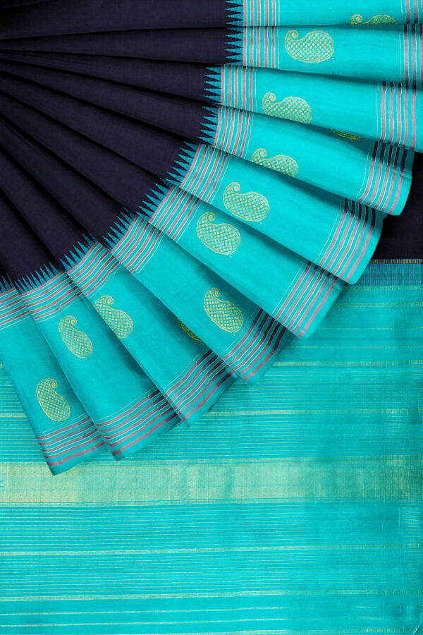 sri kumaran stores kanchipuram silk saree dark blue saree with sky blue border 4