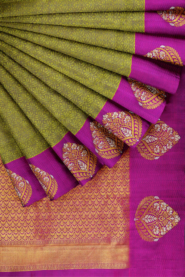 sri kumaran stores kanchipuram silk saree dark green saree with purple border 4