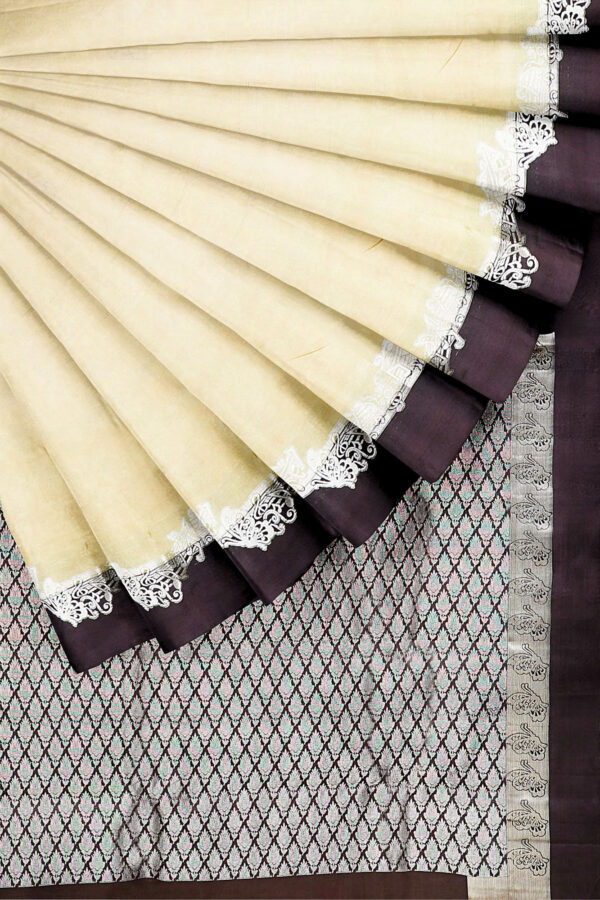 sri kumaran stores kanchipuram silk saree half white saree with brown border 4