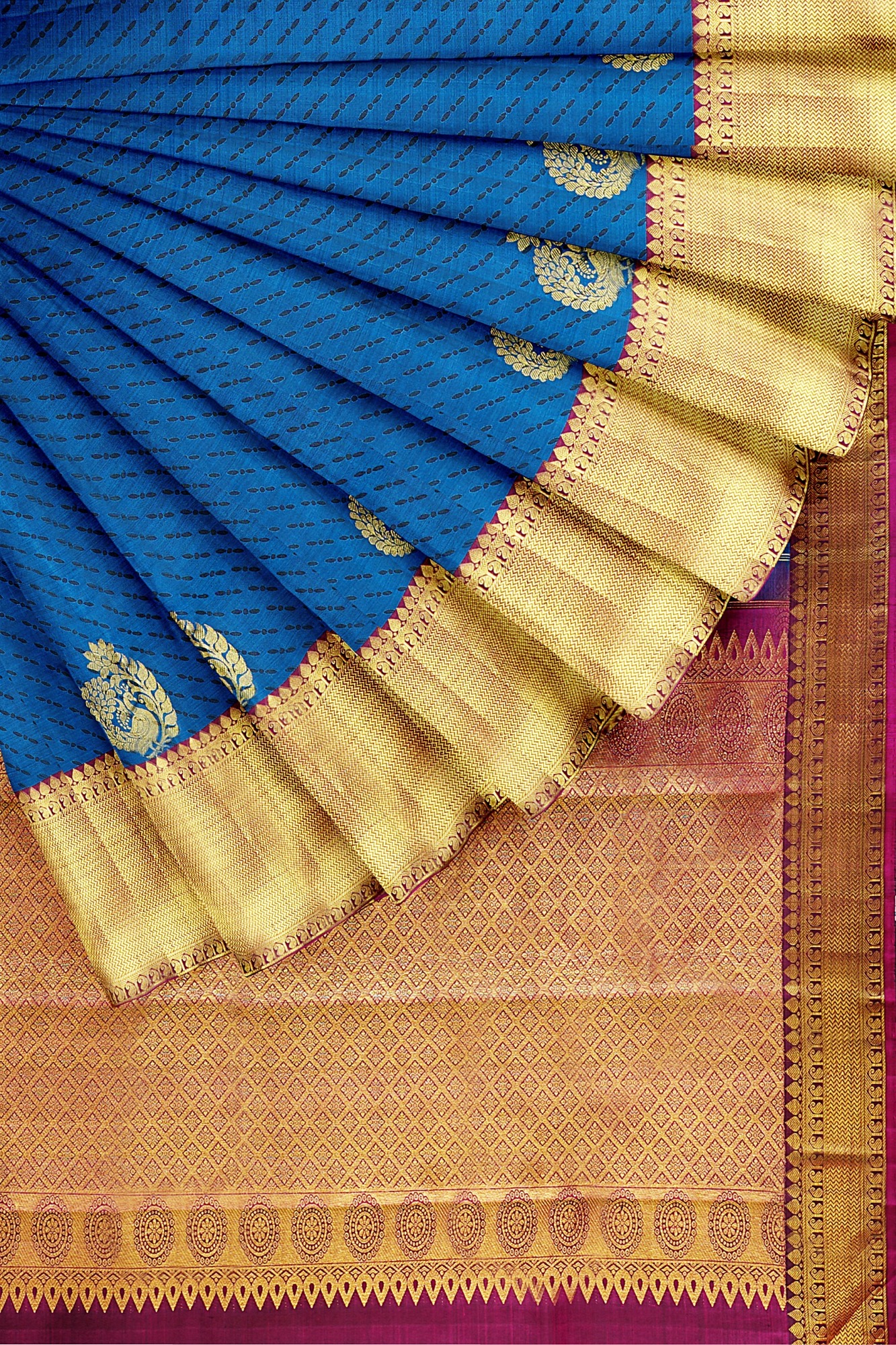 sri kumaran stores kanchipuram silk saree blue saree with golden pink border 4