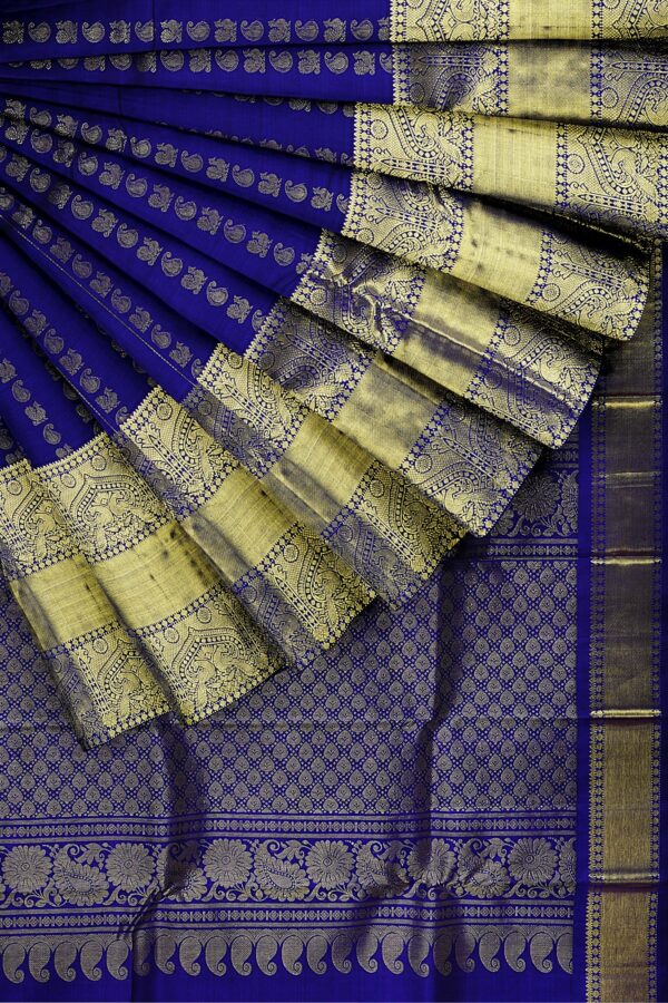 sri kumaran stores kanchipuram silk saree dark blue saree with golden border 4