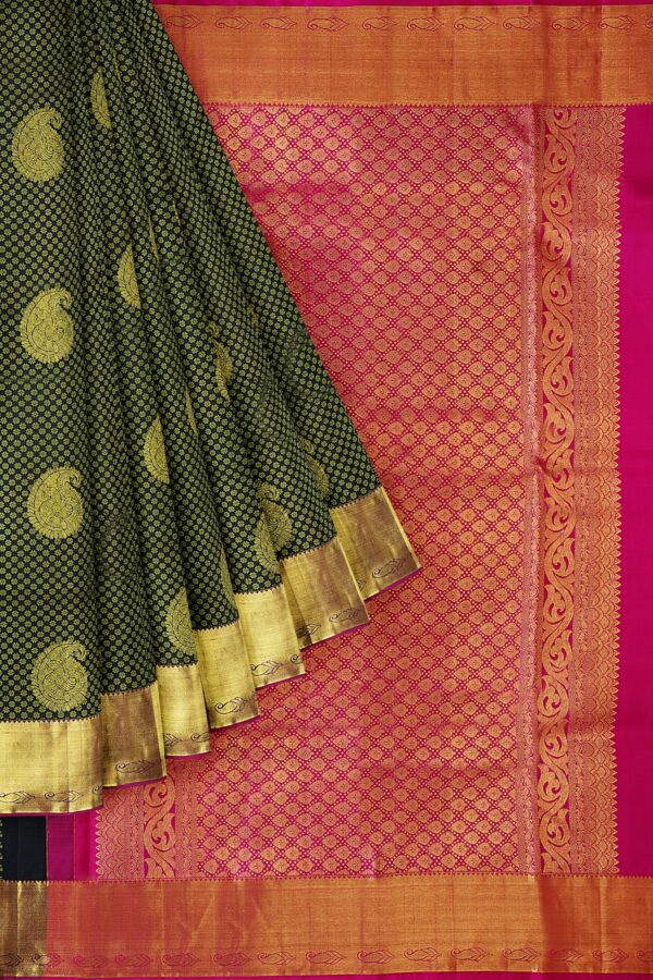 sri kumaran stores kanchipuram silk saree dark green saree with golden border 1
