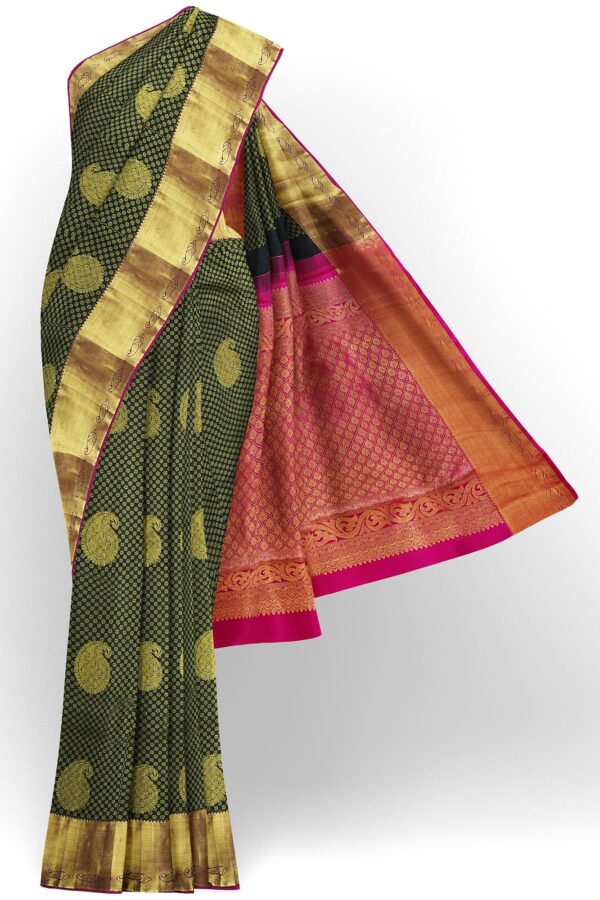 sri kumaran stores kanchipuram silk saree dark green saree with golden border 2