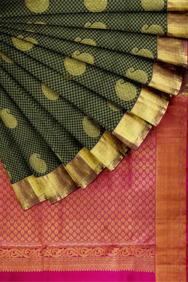 sri kumaran stores kanchipuram silk saree dark green saree with golden border 4
