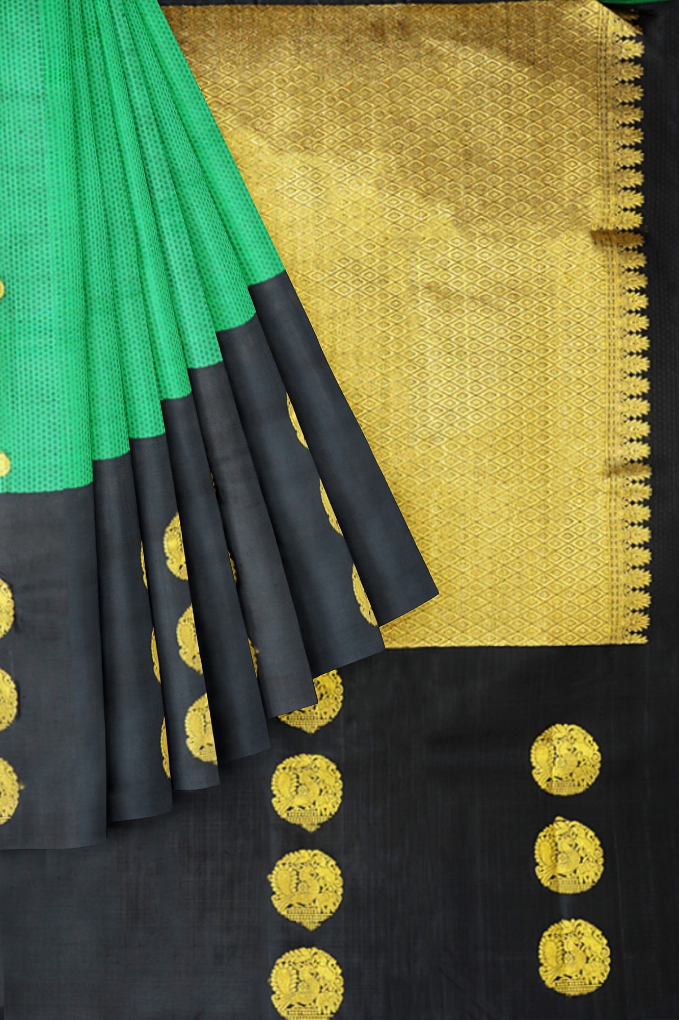 sri kumaran stores kanchipuram silk saree green saree with black border 1