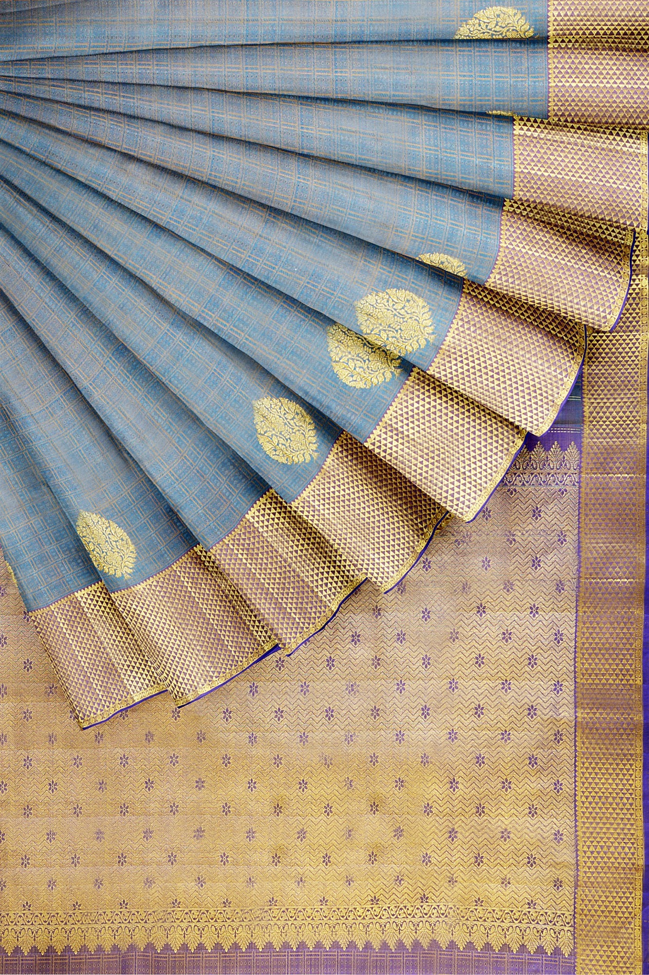 sri kumaran stores kanchipuram silk saree greyish blue saree with golden border 4