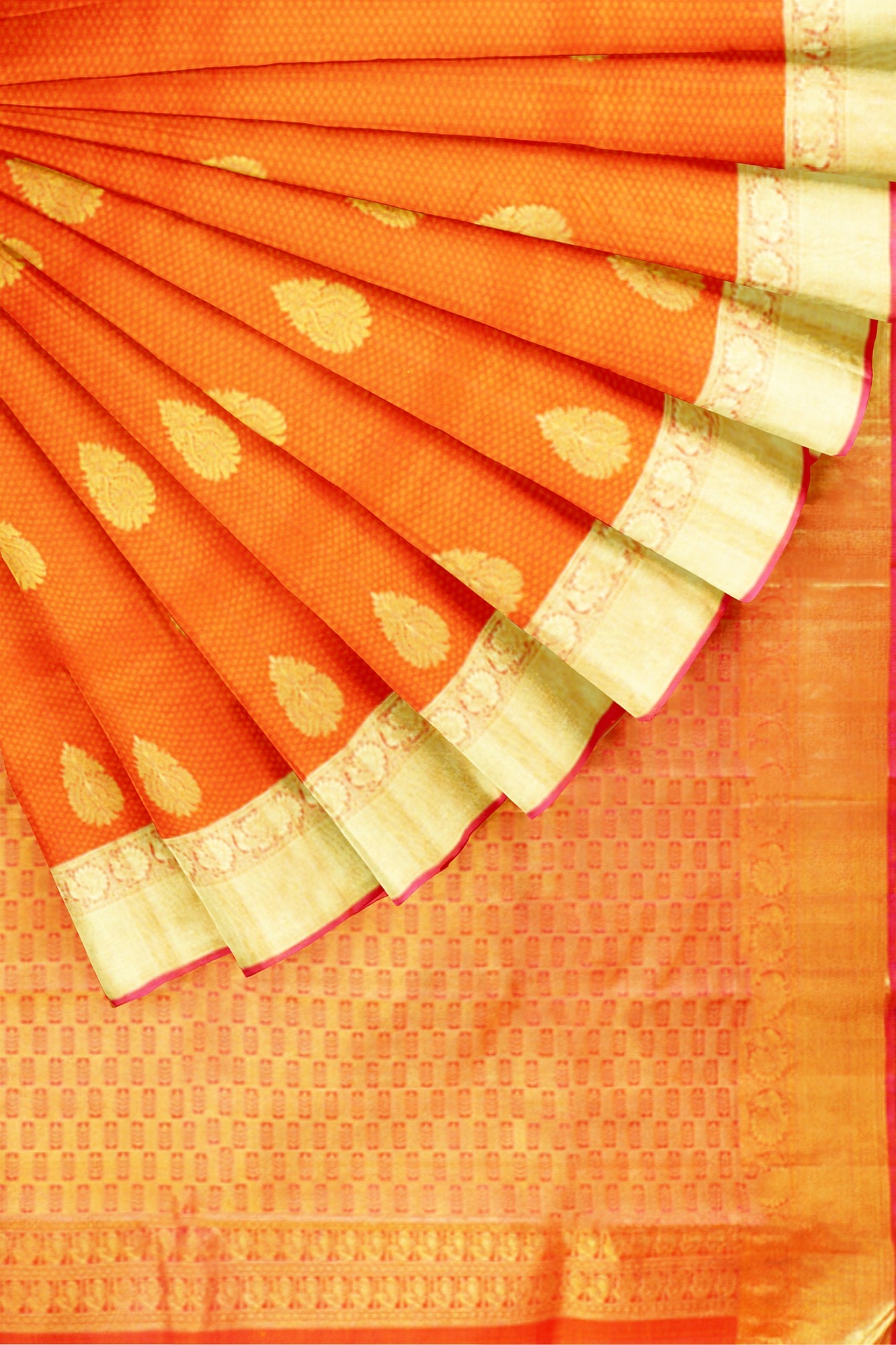 sri kumaran stores kanchipuram silk saree orange saree with golden border 4