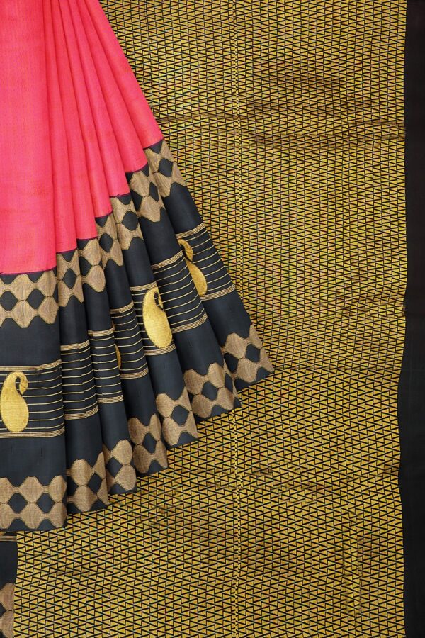 sri kumaran stores kanchipuram silk saree pink saree with golden black border 1