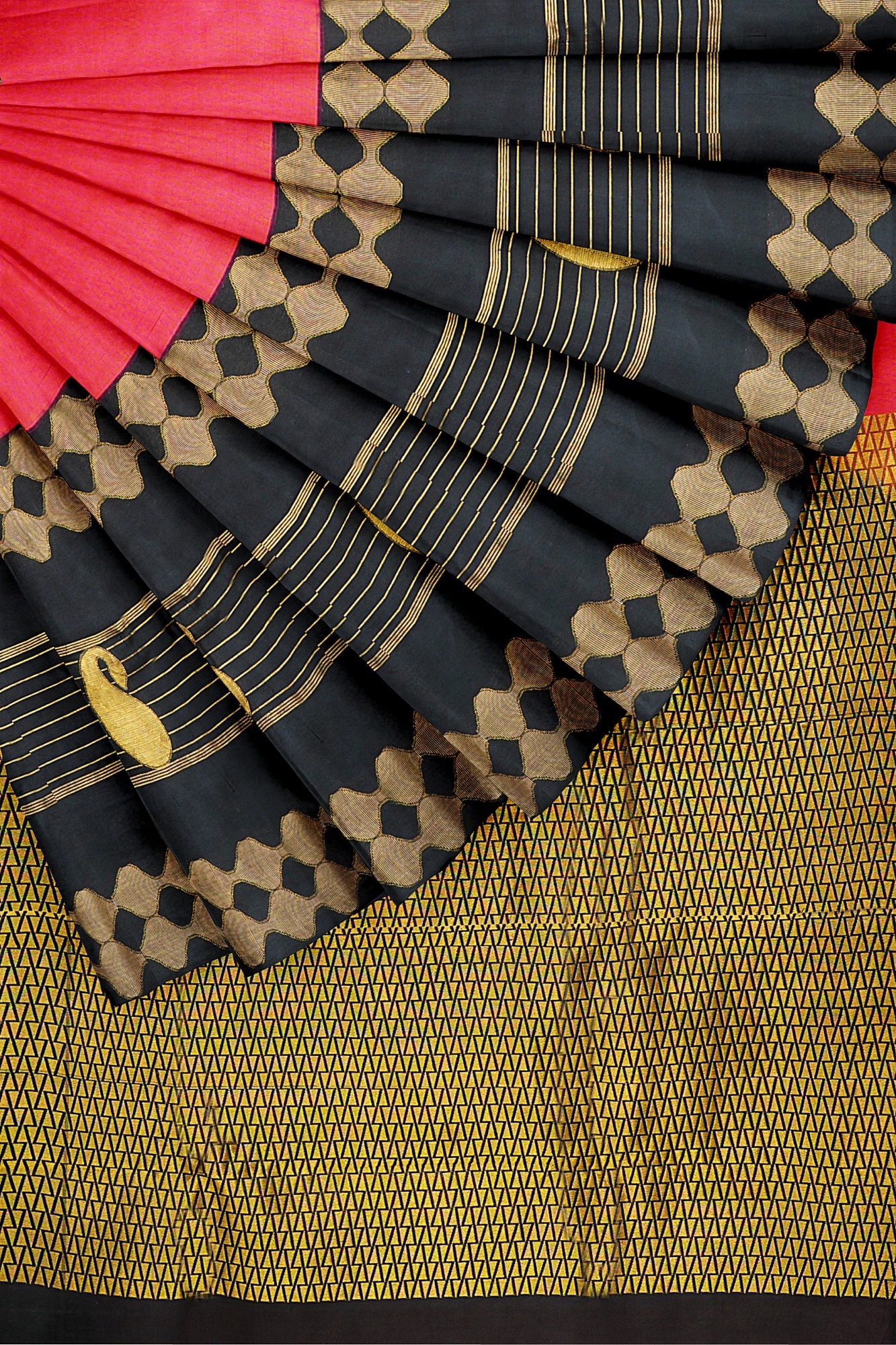 sri kumaran stores kanchipuram silk saree pink saree with golden black border 4