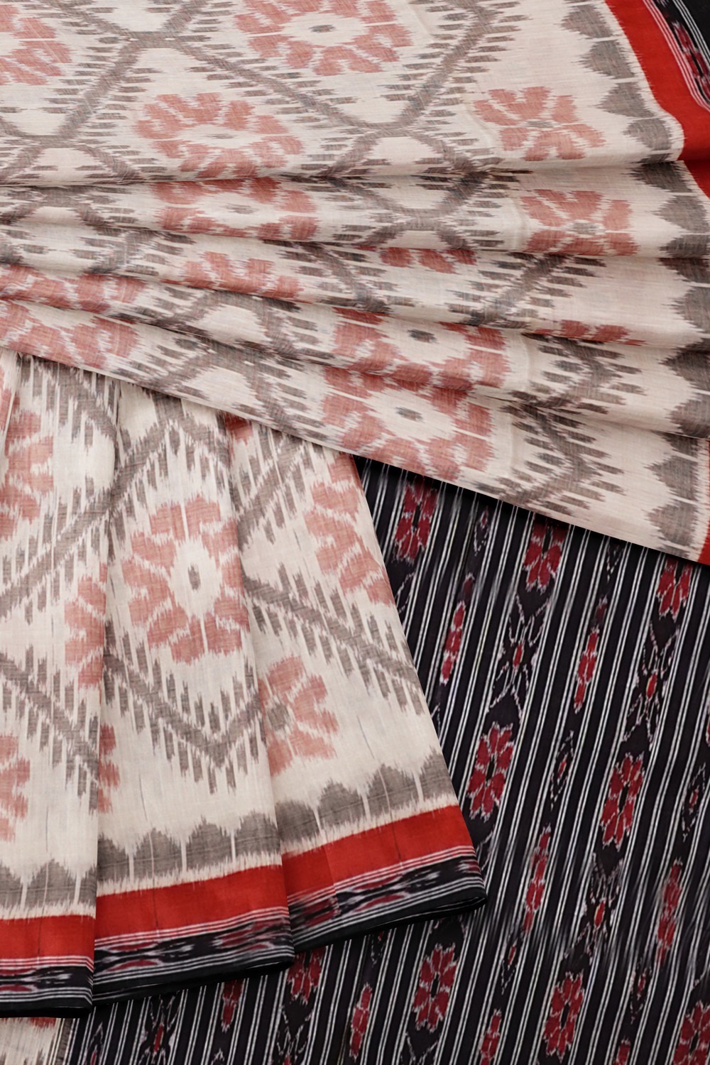 sri kumaran stores 102022 pochampalli cotton white saree with black border 4 5