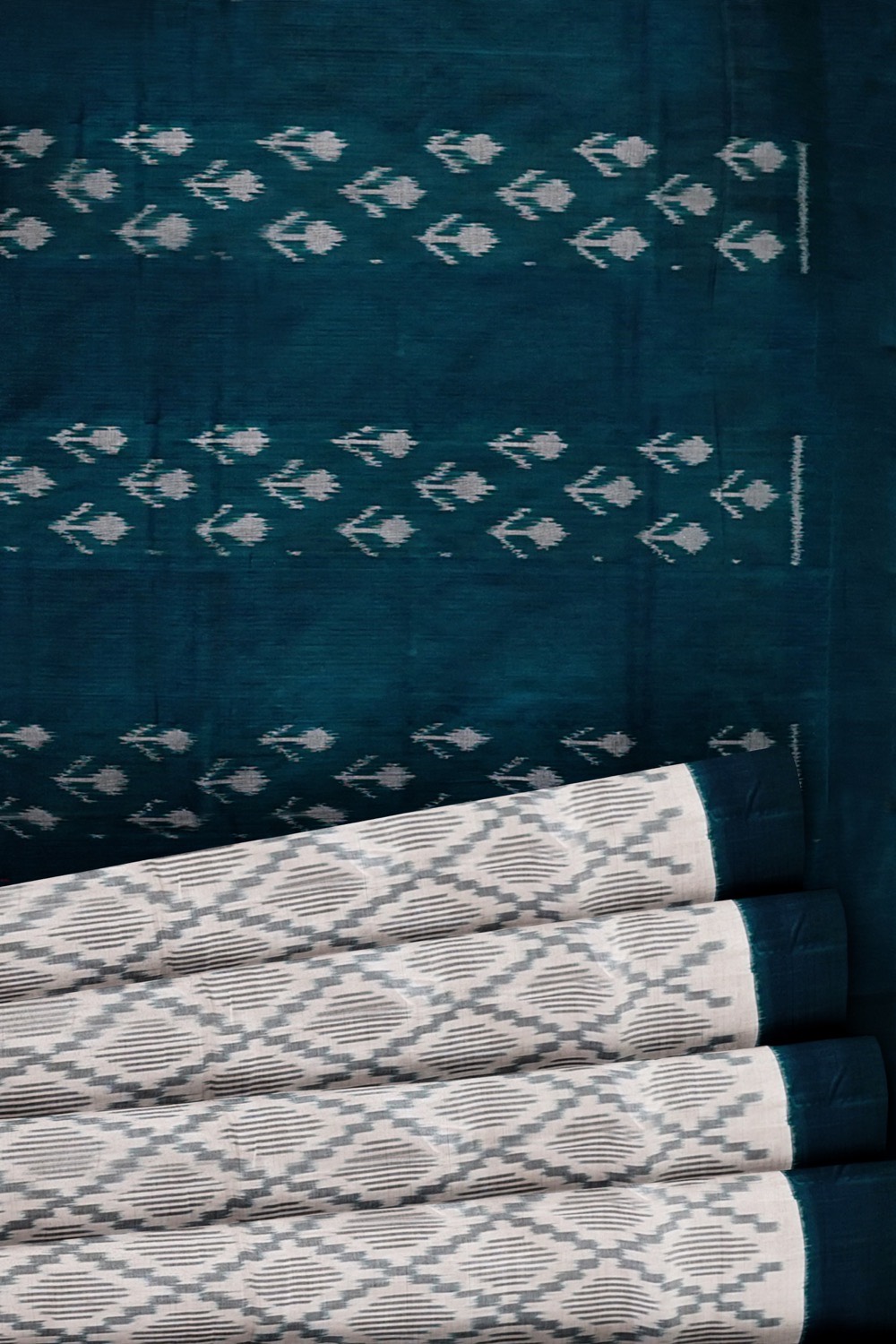 sri kumaran stores 102022 pochampalli cotton white saree with turquoise blue border 1 4