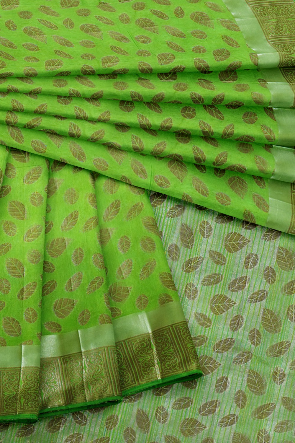 sri kumaran stores chentheri cotton saree parrot green saree with silver border 4
