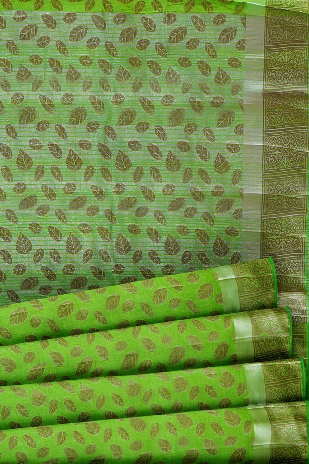 sri kumaran stores chentheri cotton saree parrot green saree with silver border 5