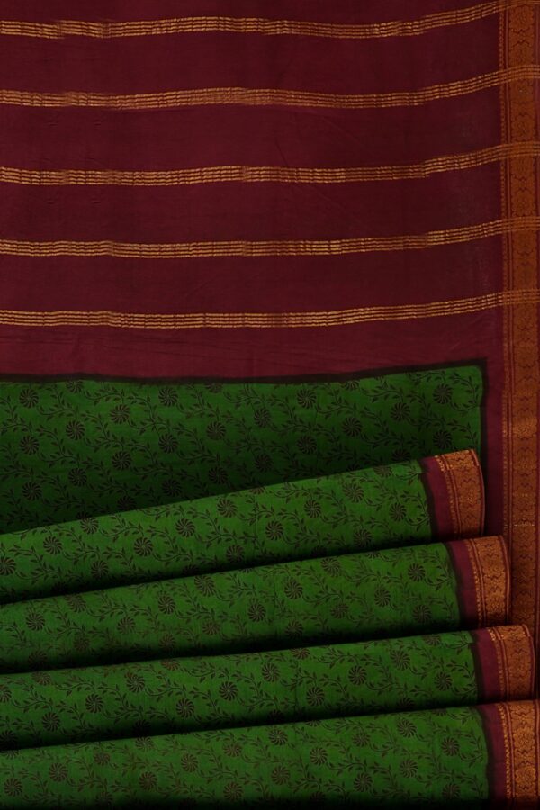 sri kumaran stores chungudi cotton saree leaf green saree with maroon border 520221213