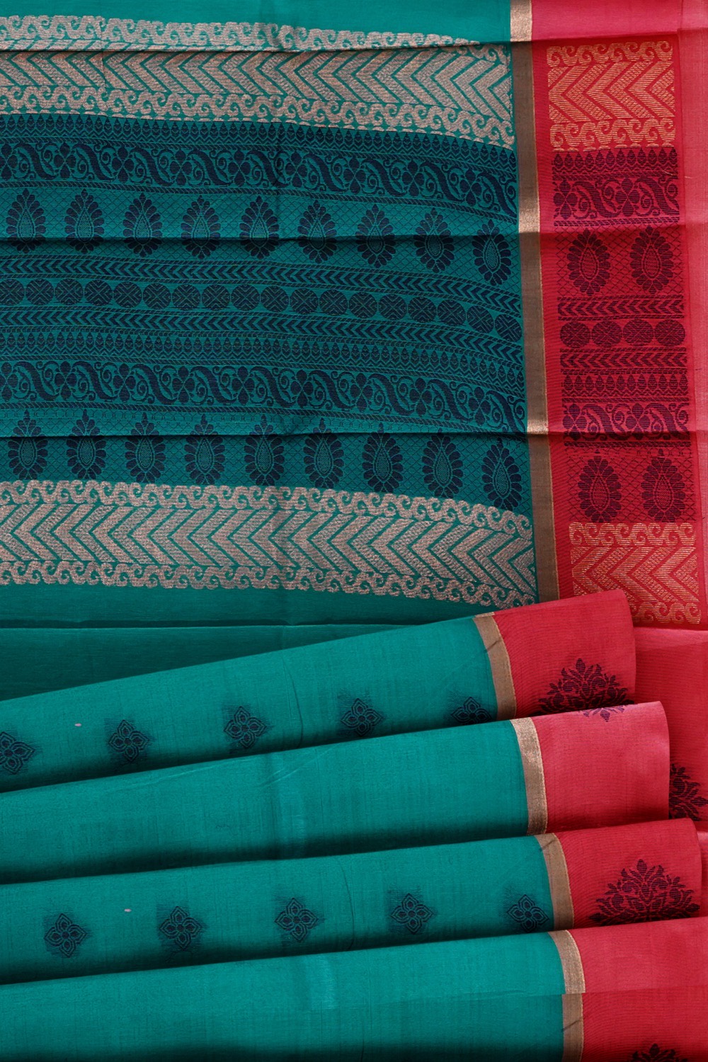 sri kumaran stores cikocotton saree green saree with golden and red border 520221213