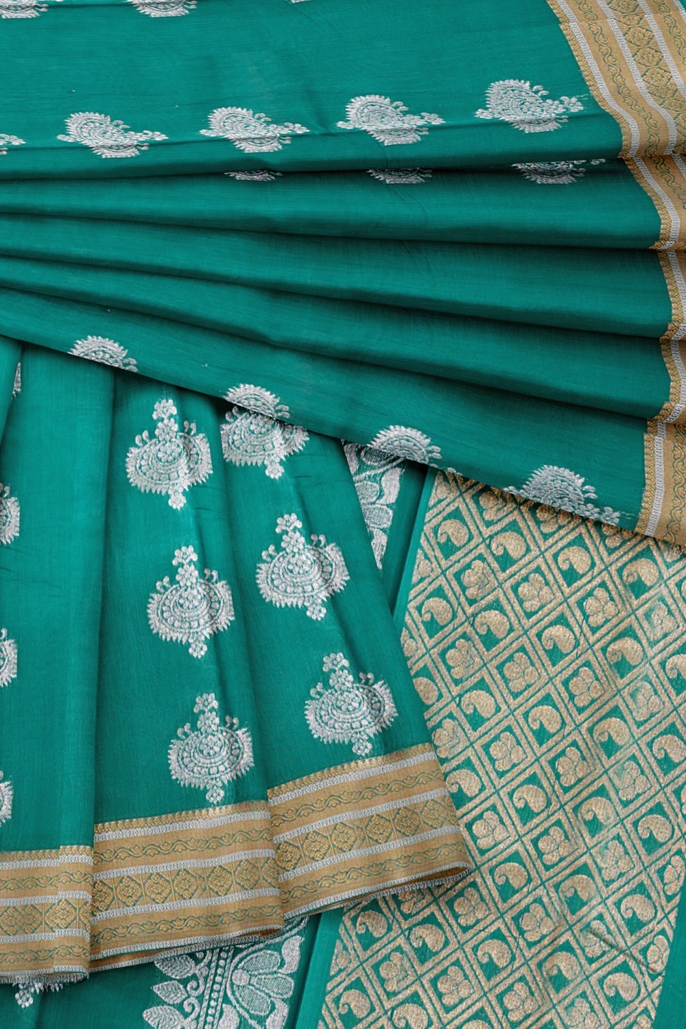 sri kumaran stores cikocotton saree green saree with silver and golden border 420221213