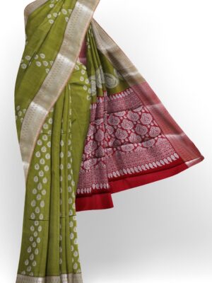 sri kumaran stores cikocotton saree green saree with silver border 120221213
