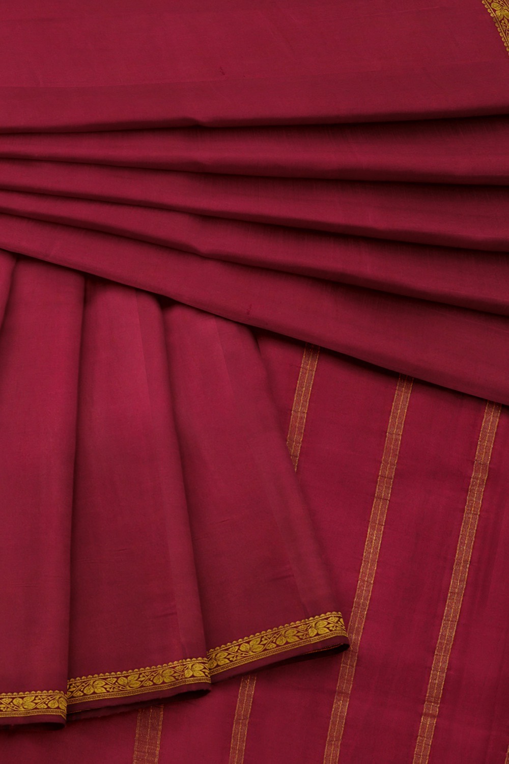 sri kumaran stores mysuru silk saree plain magenta saree with golden zari border 4