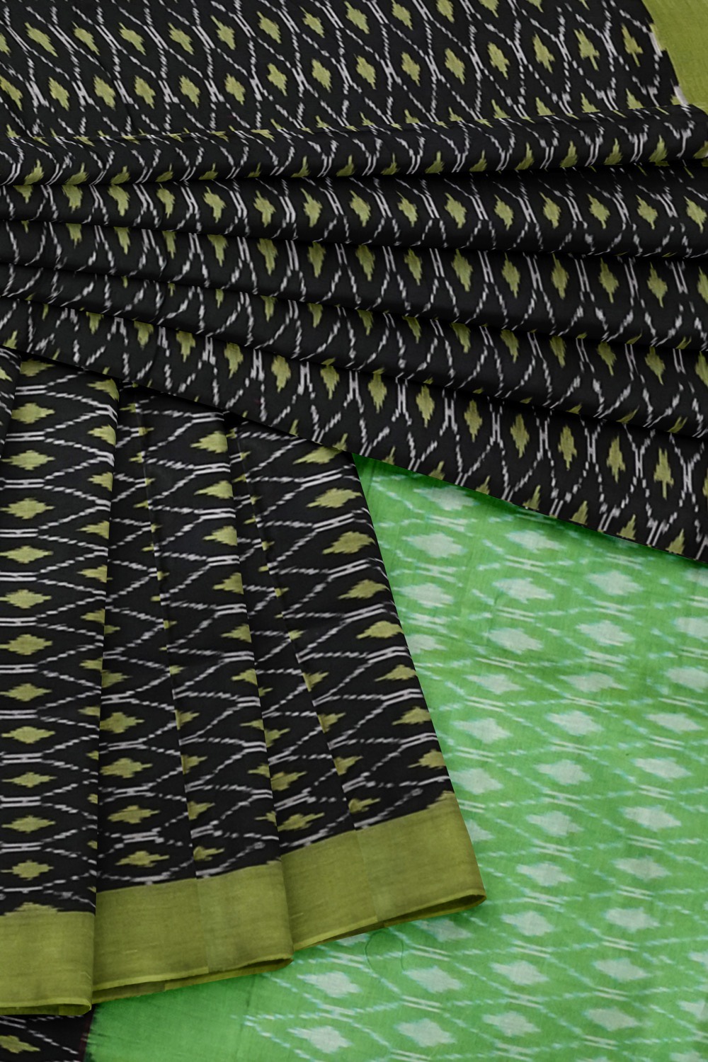 sri kumaran stores pochampalli saree black saree with light green border 4