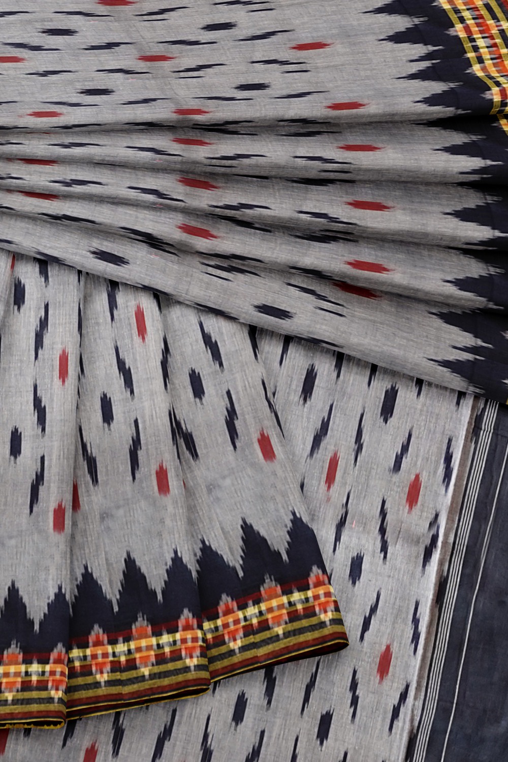 sri kumaran stores pochampalli saree grey saree with dark blue border 4