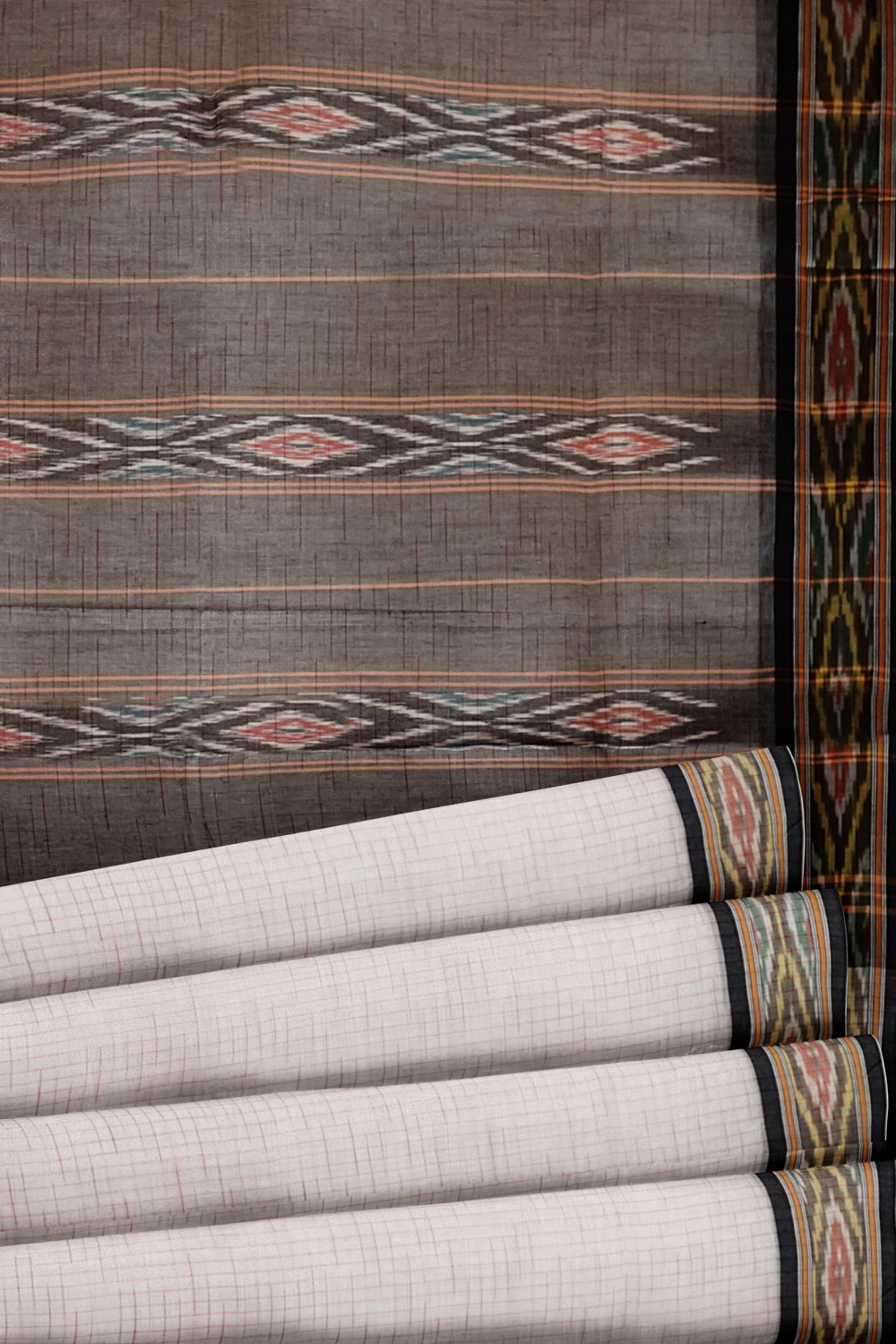 sri kumaran stores pochampalli saree white saree with orange and black border 5