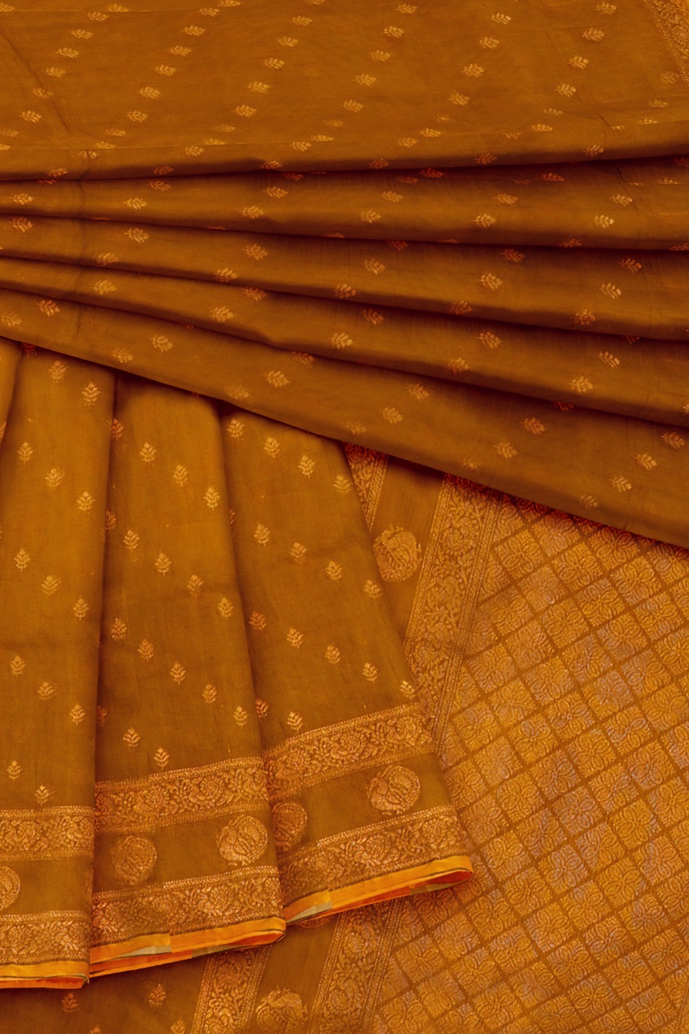 sri kumaran stores pure cotton saree bronze color saree with golden zai border and pallu 4