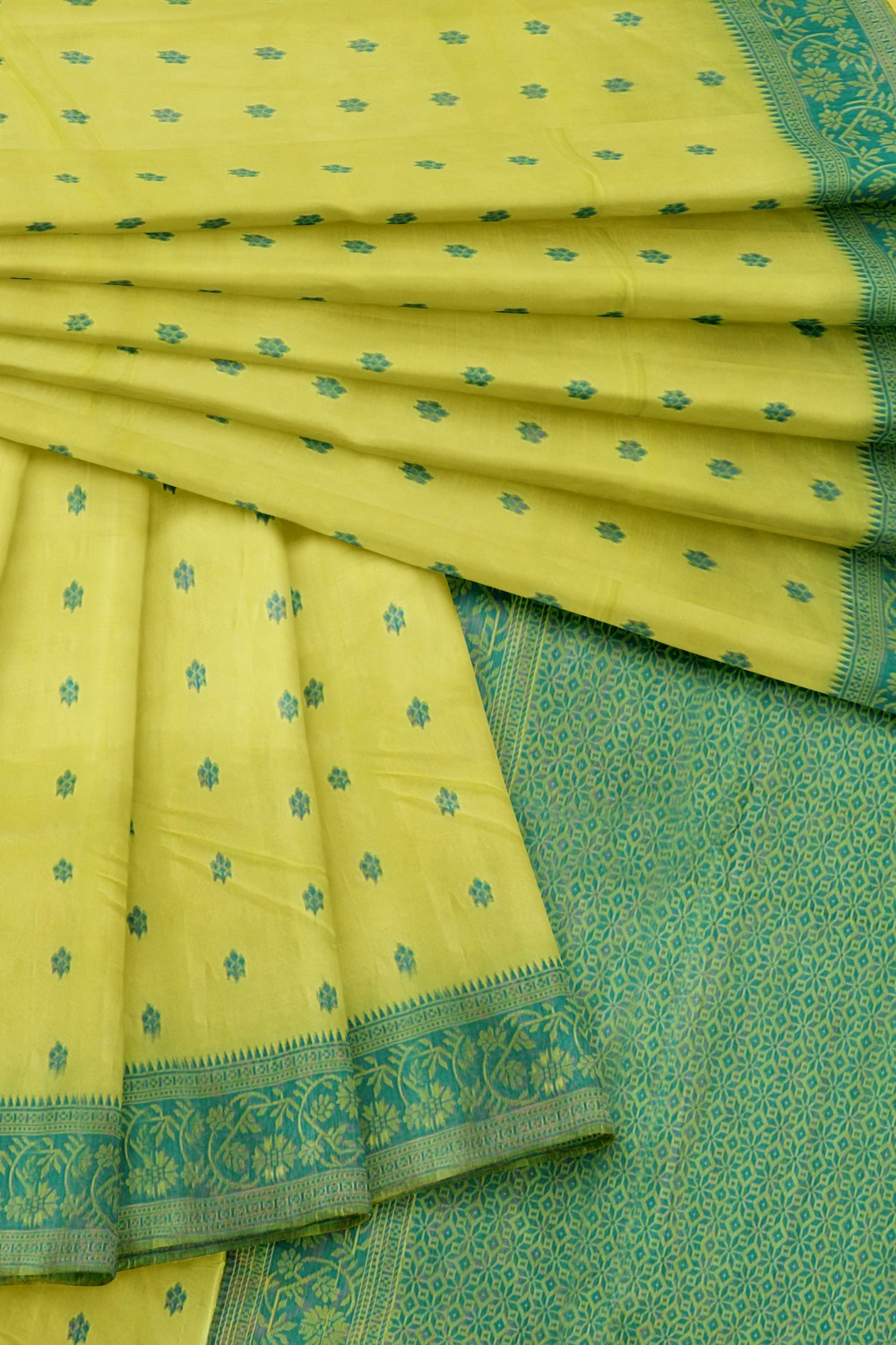 sri kumaran stores pure cotton saree pear green saree with teal blue border 4