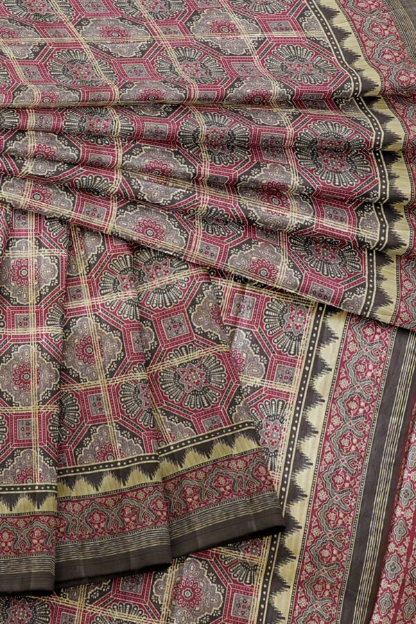 sri kumaran stores chentheri printed saree ash and magenta color intricate design saree 4