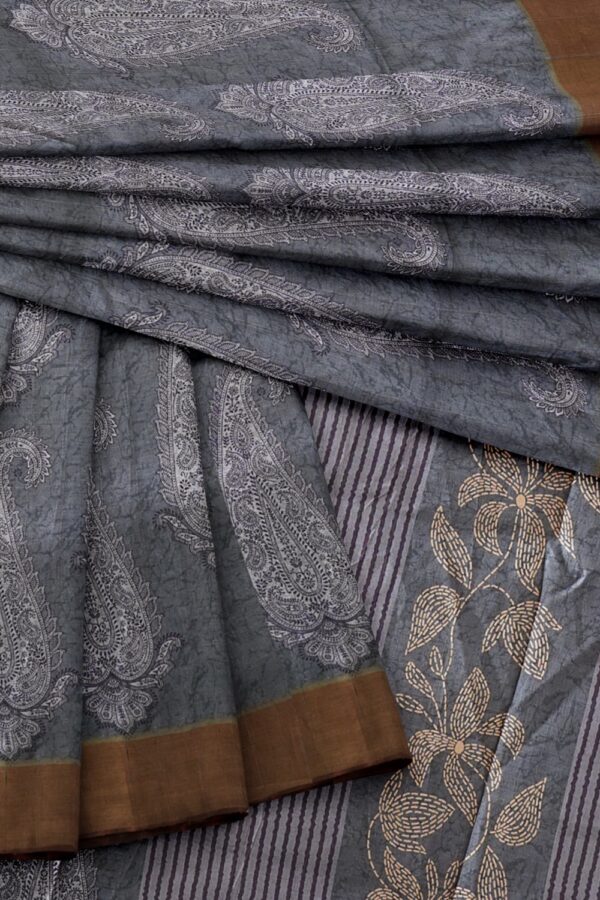 sri kumaran stores chentheri printed saree light slate gray saree with light cedar brown border 4